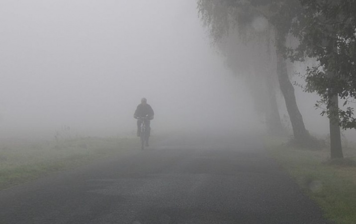 Jak należy jeździć we mgle