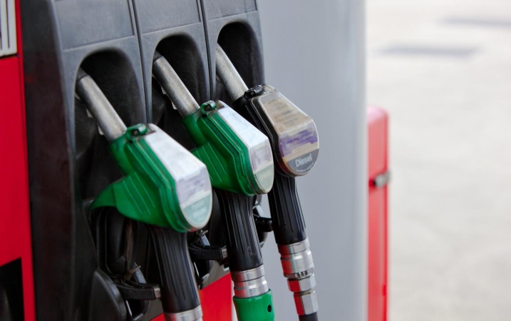 Na odliczenie VAT od paliwa podatnicy poczekają do 2015 roku 