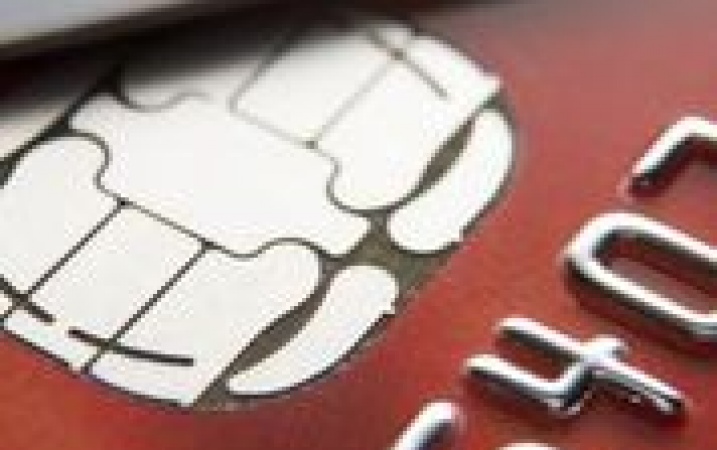 Przekazanie pracownikowi karty kredytowej to forma zaliczki 