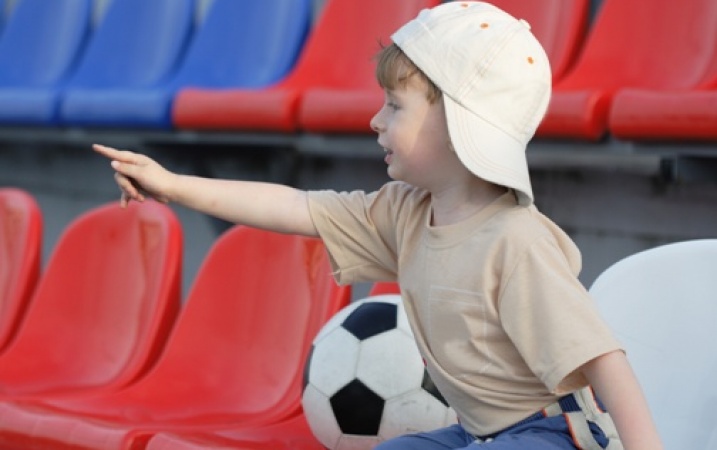 Dziecko na stadionie
