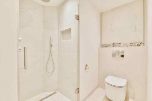 Czy warto zainwestować w spersonalizowaną kabinę prysznicową?