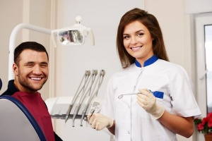 Jak dentysta powinien informować pacjenta o leczeniu