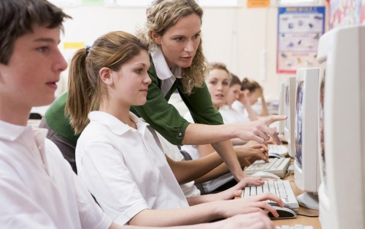Dyrektor udostępnia informacje publiczne zainteresowanym uczniom
