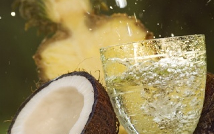 Bezalkoholowy koktajl na bazie wody kokosowej
