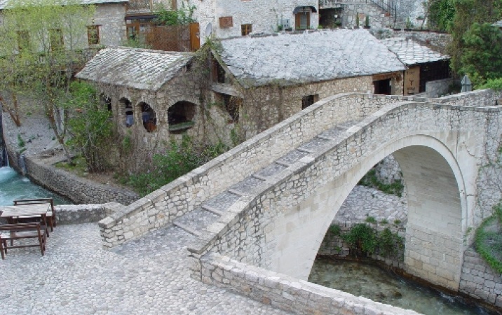 Na czym polega magia mostu w Mostarze