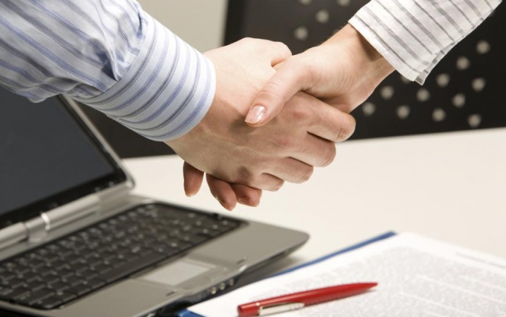 Umowa o współpracy z samozatrudnionym a umowa o pracę