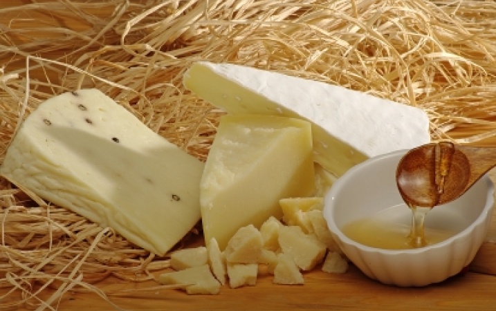 Zupa kalafiorowa z leśnymi grzybami i serem feta