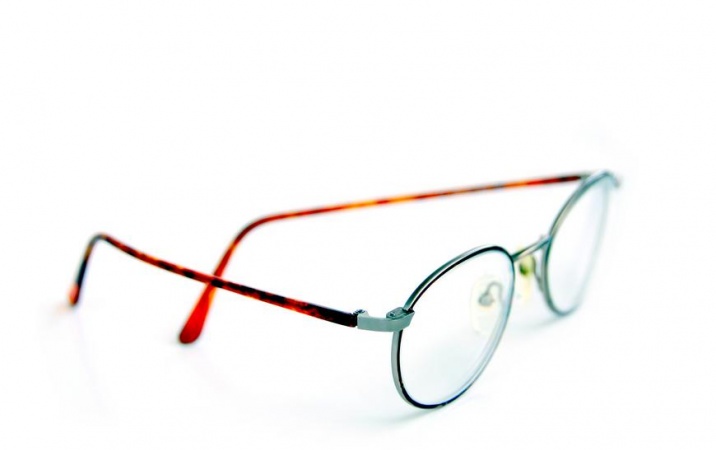 Pracodawca nie może żądać od pracownika zwrotu kosztów zakupu okularów