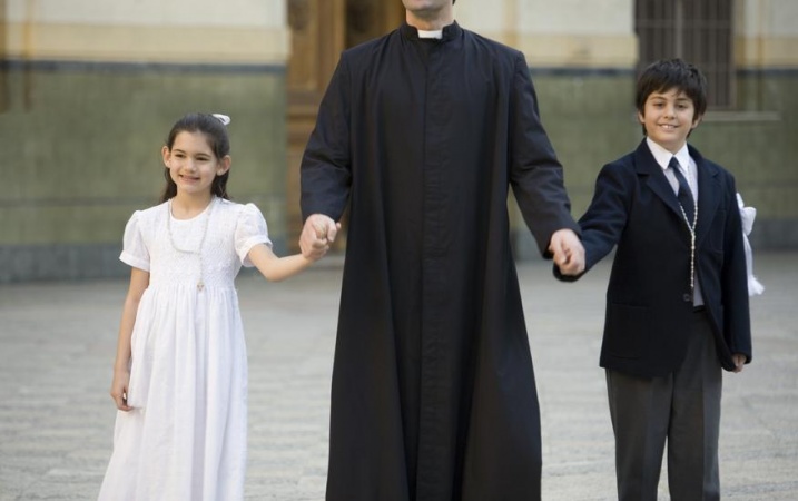 O udziale w zajęciach religii decydują uczniowie lub ich rodzice