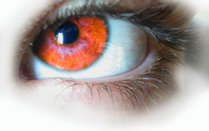 Jak unikać efektu czerwonych oczu