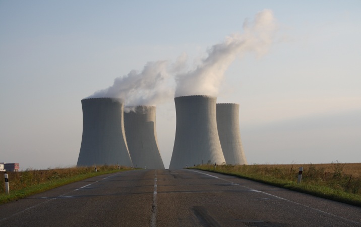 Jak jest realizowany program budowy elektrowni jądrowych w Polsce