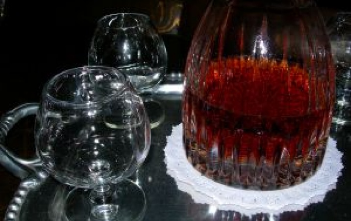 Jak i dlaczego dekantować wino