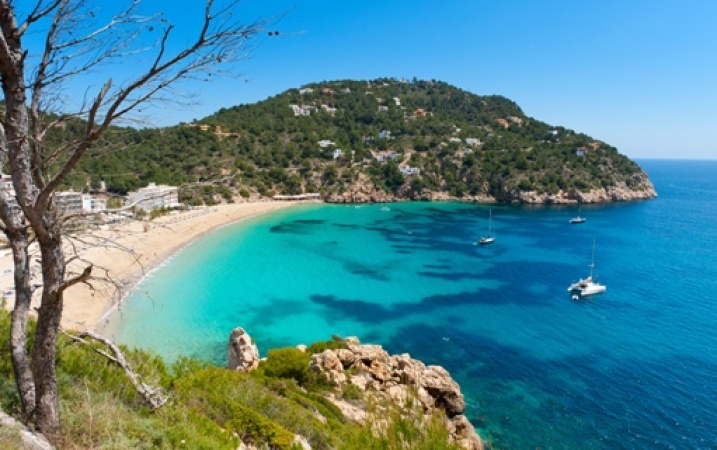 Czerwiec na Balearach, wyspach pięknych plaż i… koni