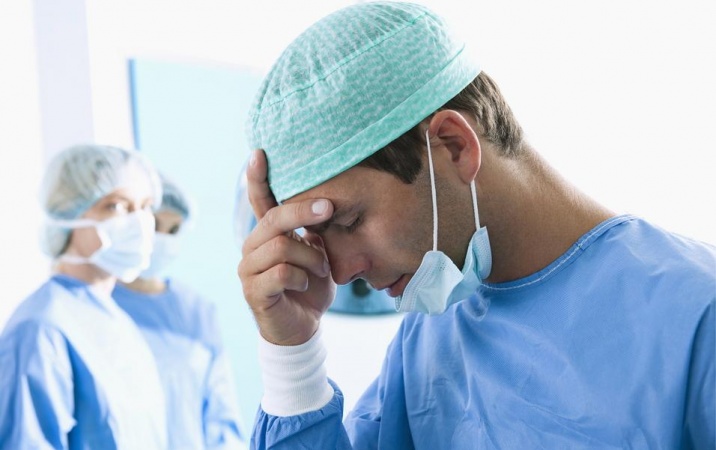 Ocena ryzyka pracownika służby zdrowia narażonego na zranienie