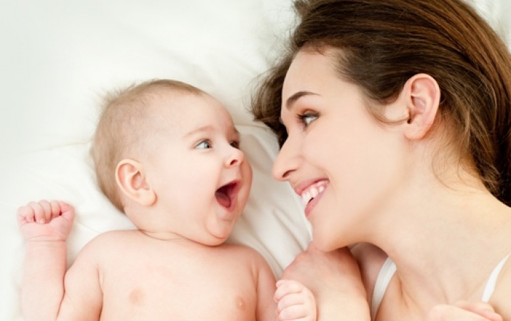 Jak się rozwija niemowlę w trzecim miesiącu życia