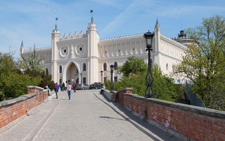 Cele wycieczek szkolnych powinien określać statut