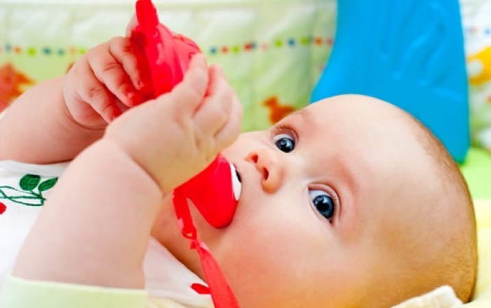 Jak pomóc ząbkującemu dziecku