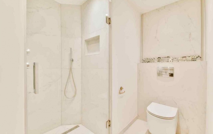 Czy warto zainwestować w spersonalizowaną kabinę prysznicową?