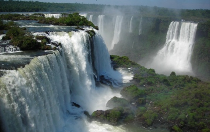 Wodospady Iguaçu na granicy Brazylii, Paragwaju i Argentyny