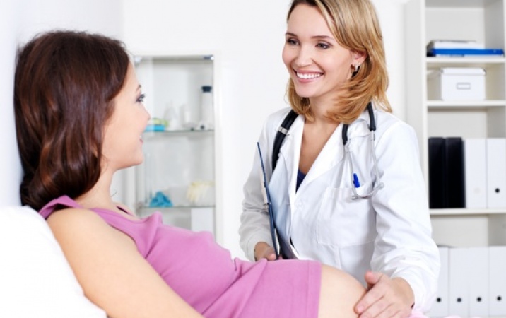 Zwolnienie lekarskie a termin zakończenia urlopu macierzyńskiego
