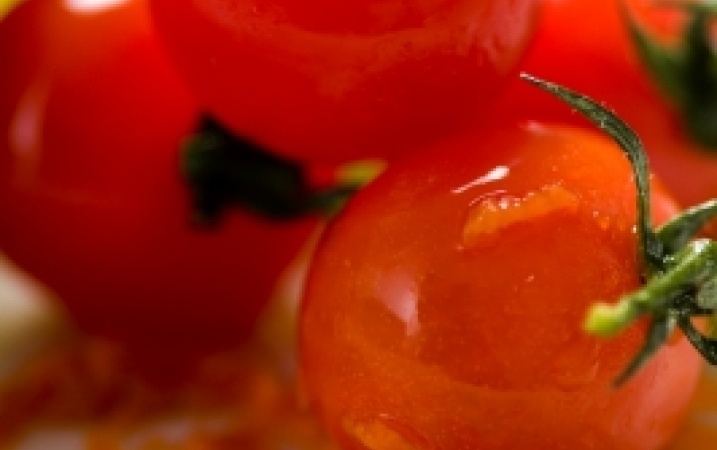 Pomidory nadziewane rybą