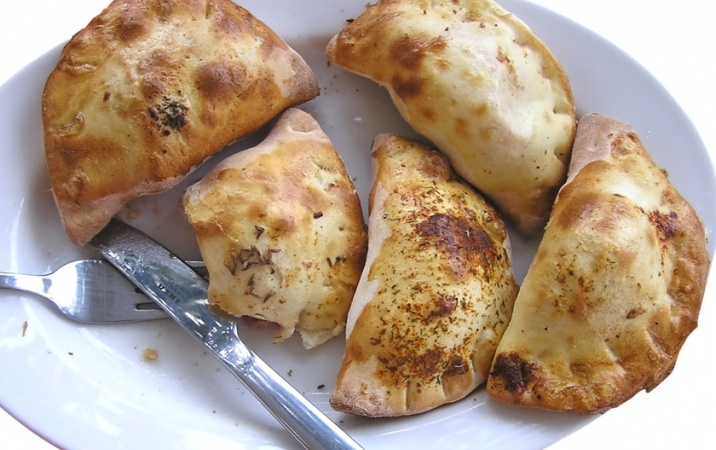 Pierogi krucho-drożdżowe z pieczarkami i serem