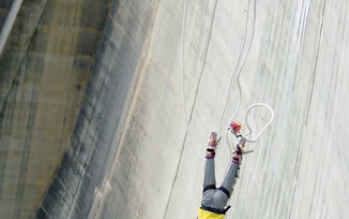 Skoki na bungee - sposób na podniesienie adrenaliny