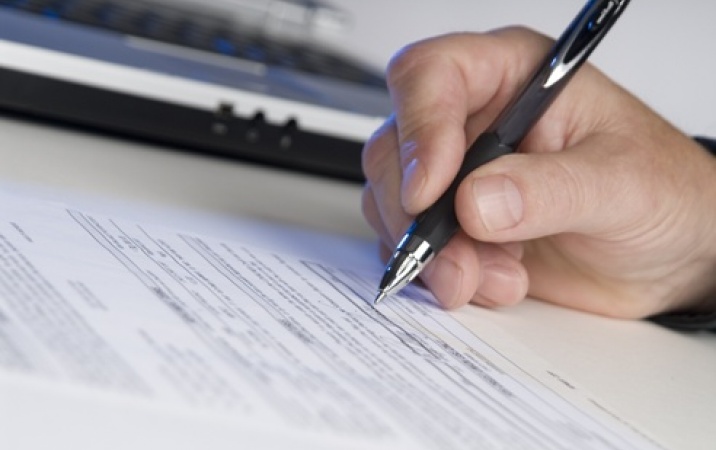 Uznanie umowy zlecenia z osobą skierowaną do pracy przez agencję pracy tymczasowej za umowę o pracę