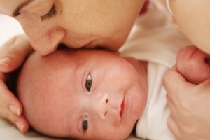 Jak się rozwija niemowlę w piątym miesiącu życia