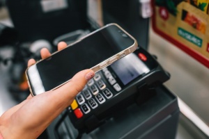 Płatności w aplikacjach mobilnych – dlaczego warto z nich korzystać?