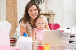 Łączenie urlopu rodzicielskiego z pracą a wymiar urlopu wypoczynkowego