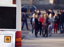 Dyrektor nie ma obowiązku zorganizować parkingu przed szkołą