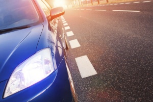 Pracownik parkuje służbowe auto pod domem i dojeżdża nim do firmy? Sprawdź, co z PIT