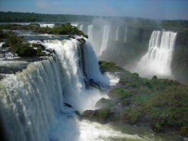 Wodospady Iguaçu na granicy Brazylii, Paragwaju i Argentyny