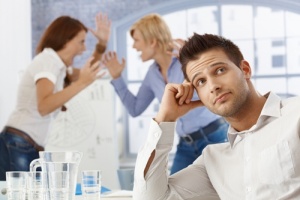 W jaki sposób rozwiązywać konflikty w miejscu pracy