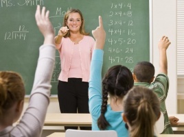 Dyrektor szkoły nie powinien planować dla nauczycieli zajęć z dwoma klasami