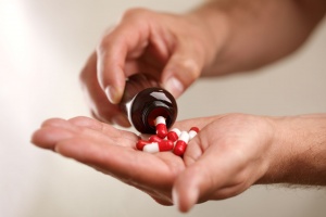 Ryzyko samodzielnego stosowania produktów leczniczych – czego należy przestrzegać zażywając leki bez recepty