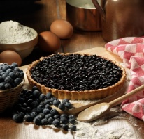 Tarta z jagodami lub borówkami amerykańskimi