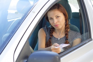 Trudne egzaminy odstraszają chętnych na prawo jazdy