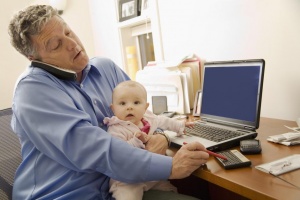 W czasie urlopu macierzyńskiego można podjąć pracę do 1/2 etatu