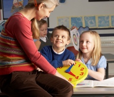 Edukacja wczesnoszkolna - liczniejsze klasy przy zatrudnieniu asystenta