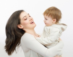 Czy adopcja dziecka wiąże się ze zmianą jego aktu urodzenia